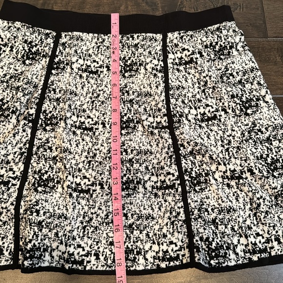 ❤️3/$30 Ann Taylor Black and White Skirt - Picture 6 of 8
